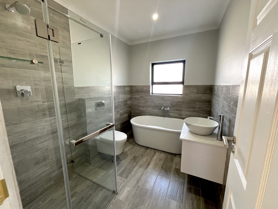 To Let 4 Bedroom Property for Rent in Sandown Western Cape